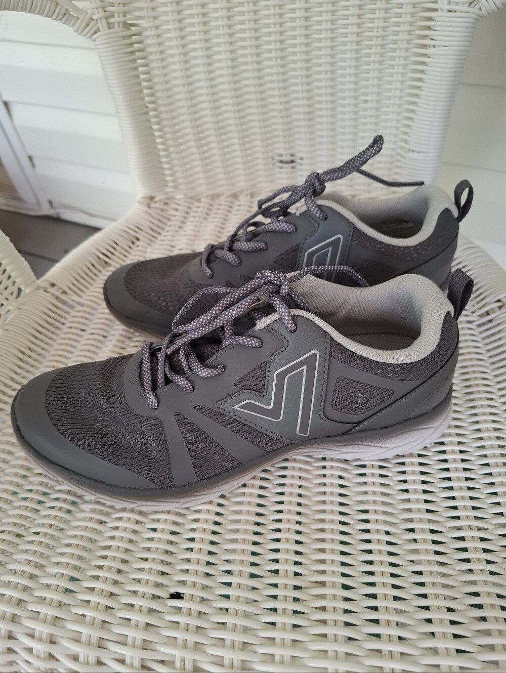 Vionic Miles Active Sneakers Gray Mesh Orthotic Walking Shoes Size 9.5